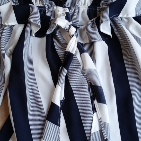 Blouses - Picture 2 of 2